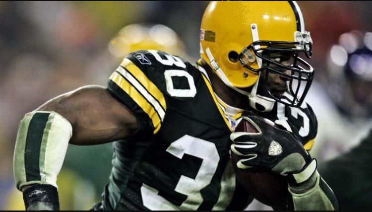 Ahman Green playing football